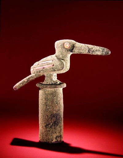 Vogel mit Muschelaugen (Kupfer) von Peruvian School